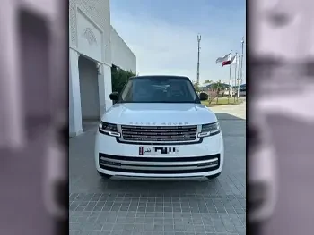 Land Rover  Range Rover  Vogue SE Super charged  2014  Automatic  221,000 Km  8 Cylinder  Four Wheel Drive (4WD)  SUV  White