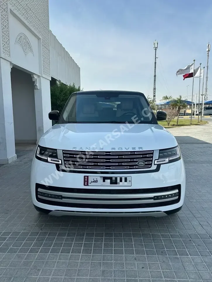 Land Rover  Range Rover  Vogue SE Super charged  2014  Automatic  221,000 Km  8 Cylinder  Four Wheel Drive (4WD)  SUV  White