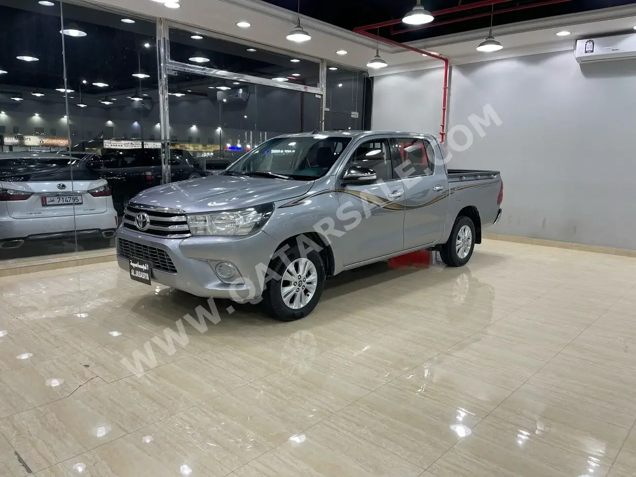 Toyota  Hilux  SR5  2017  Automatic  231,000 Km  4 Cylinder  Rear Wheel Drive (RWD)  Pick Up  Silver