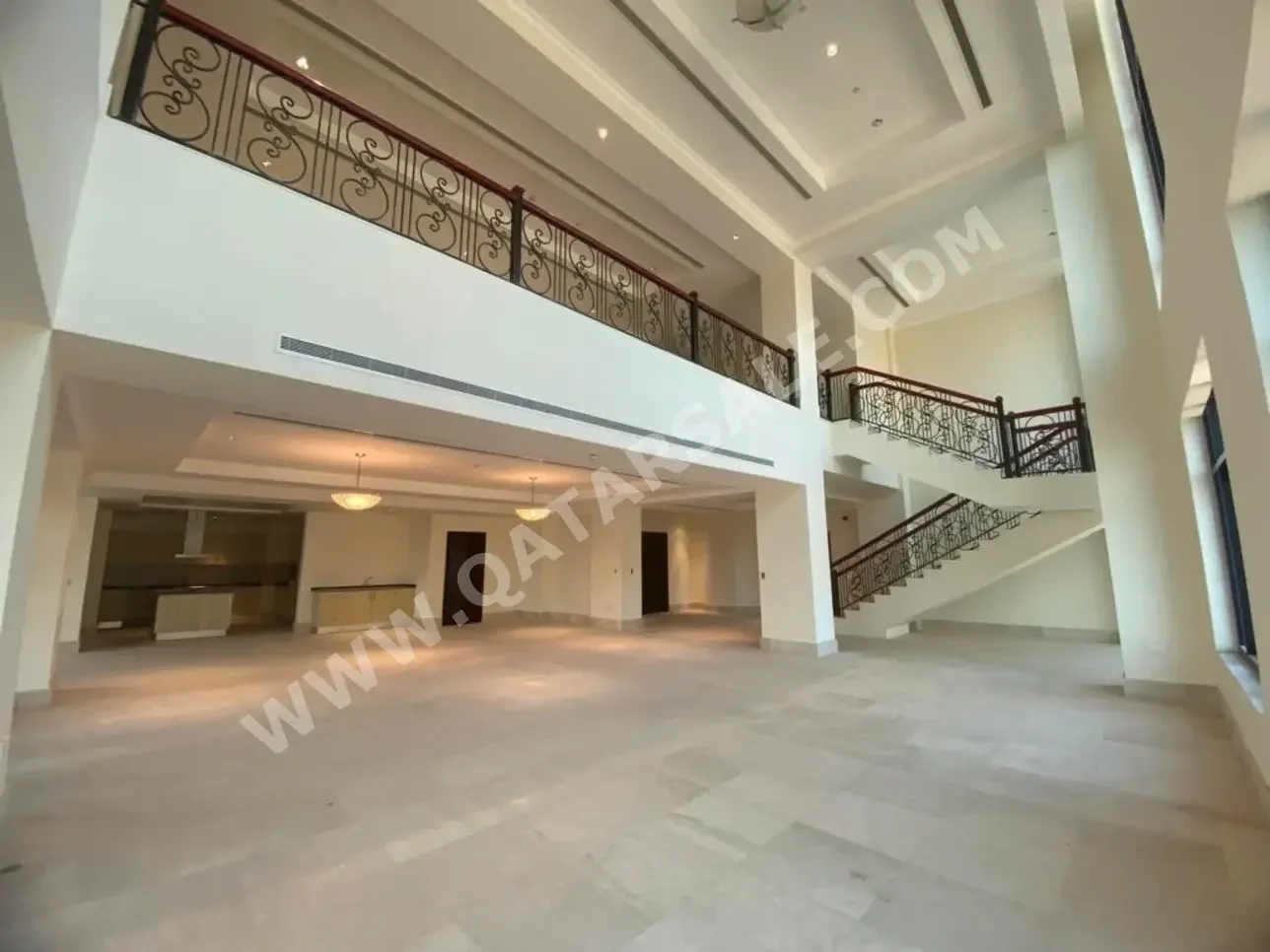 5 غرف نوم  شقة فوق سطح  للبيع  الدوحة -  اللؤلؤة  نصف مفروشة