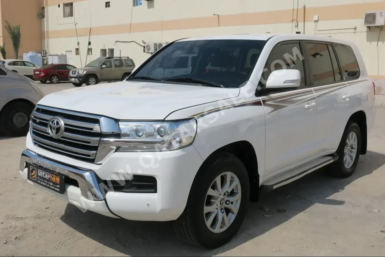  Toyota  Land Cruiser  GXR  2018  Automatic  158,000 Km  6 Cylinder  Four Wheel Drive (4WD)  SUV  White  With Warranty
