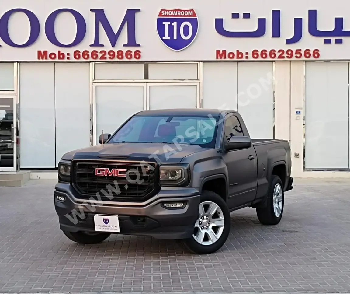 GMC  Sierra  1500  2018  Automatic  134,000 Km  8 Cylinder  Four Wheel Drive (4WD)  Pick Up  Gray