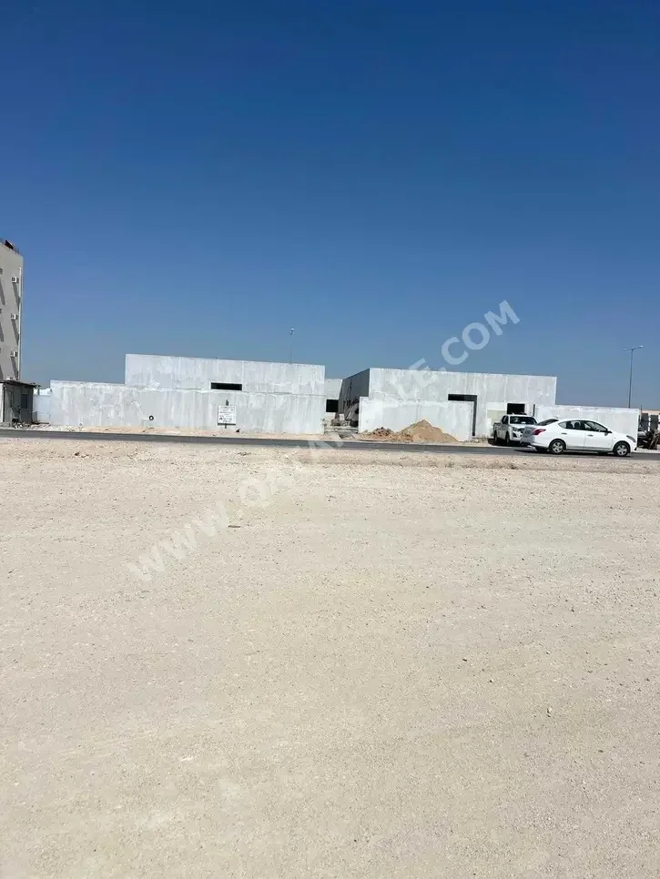Labour Camp - Labour building  - Umm Salal  - Al Kharaitiyat  For Sale