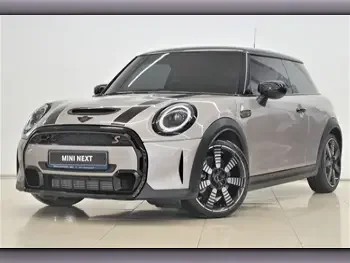 Mini  Cooper  S  2022  Automatic  72,000 Km  4 Cylinder  Front Wheel Drive (FWD)  Hatchback  Gray  With Warranty