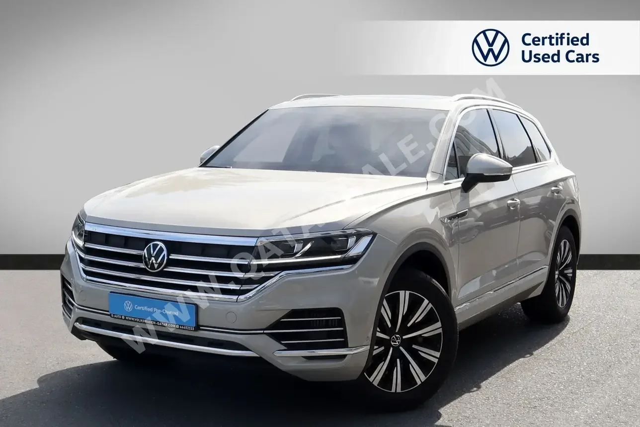 Volkswagen  Touareg  Sport  2022  Automatic  14,400 Km  6 Cylinder  All Wheel Drive (AWD)  SUV  Silver  With Warranty