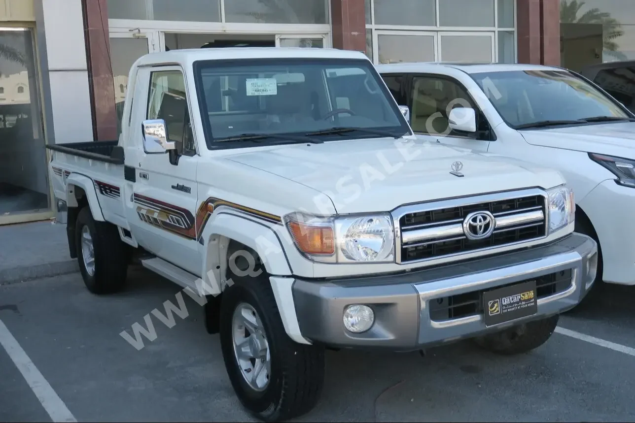 Toyota  Land Cruiser  LX  2022  Manual  13,000 Km  6 Cylinder  Four Wheel Drive (4WD)  Pick Up  White  With Warranty