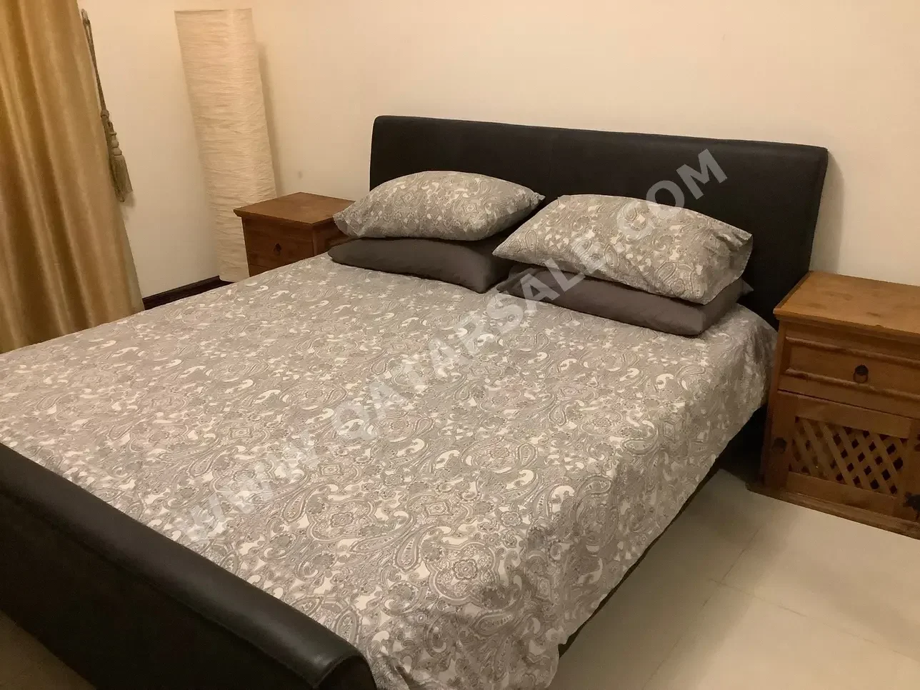 Beds King  Black  Mattress Included  With Bedside Table