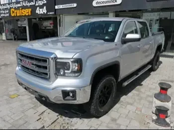  GMC  Sierra  2014  Automatic  135,000 Km  8 Cylinder  Four Wheel Drive (4WD)  Pick Up  Silver  With Warranty
