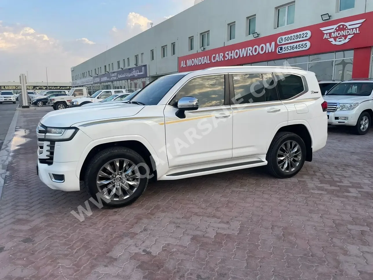 Toyota  Land Cruiser  VX Twin Turbo  2022  Automatic  85,000 Km  6 Cylinder  Four Wheel Drive (4WD)  SUV  White  With Warranty