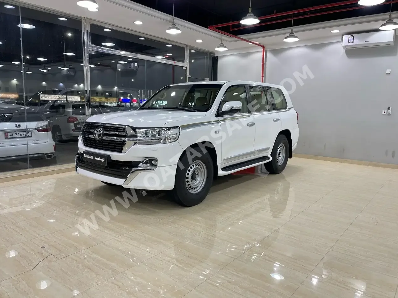 Toyota  Land Cruiser  VXR  2016  Automatic  126,000 Km  8 Cylinder  Four Wheel Drive (4WD)  SUV  White