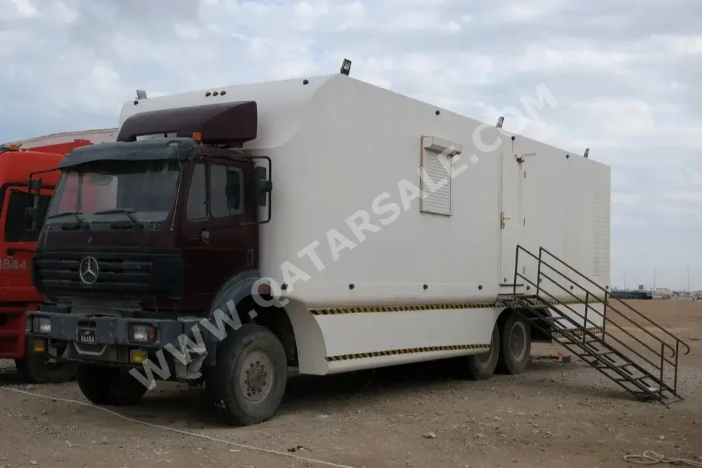 Caravan 1998  White and Maroon Made in UnitedArabEmirates(UAE)