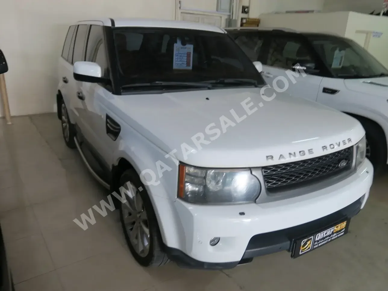 Land Rover  Range Rover  HSE  2011  Automatic  138,000 Km  8 Cylinder  Four Wheel Drive (4WD)  SUV  White