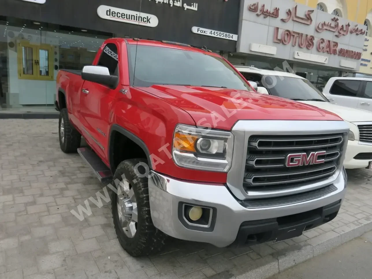 GMC  Sierra  2500 HD  2018  Automatic  135,000 Km  8 Cylinder  Four Wheel Drive (4WD)  Pick Up  Red