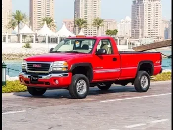 GMC  Sierra  2500 HD  2006  Manual  145,000 Km  8 Cylinder  Four Wheel Drive (4WD)  Pick Up  Red