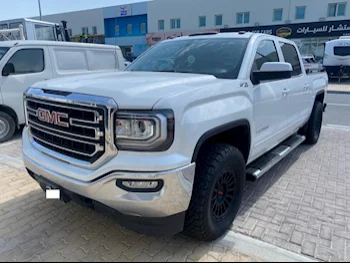 GMC  Sierra  2017  Automatic  108,000 Km  8 Cylinder  Four Wheel Drive (4WD)  Pick Up  White