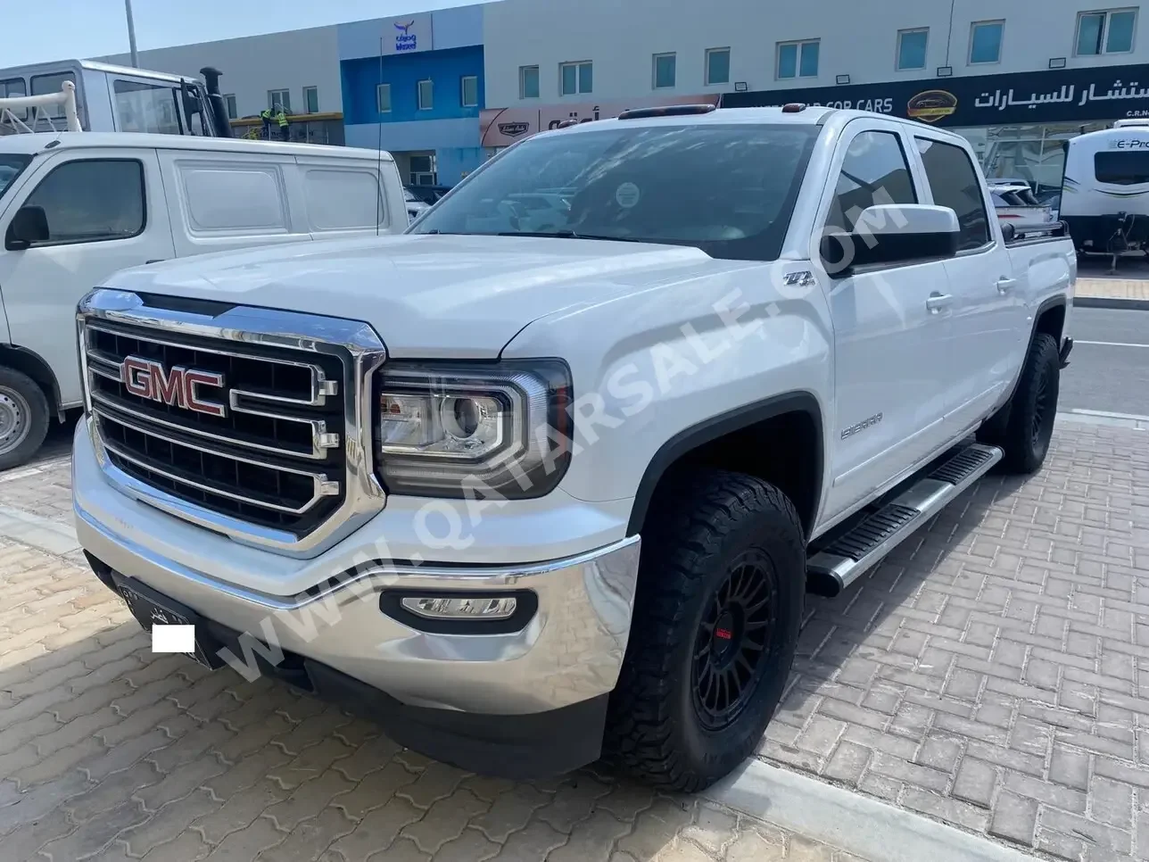 GMC  Sierra  2017  Automatic  108,000 Km  8 Cylinder  Four Wheel Drive (4WD)  Pick Up  White