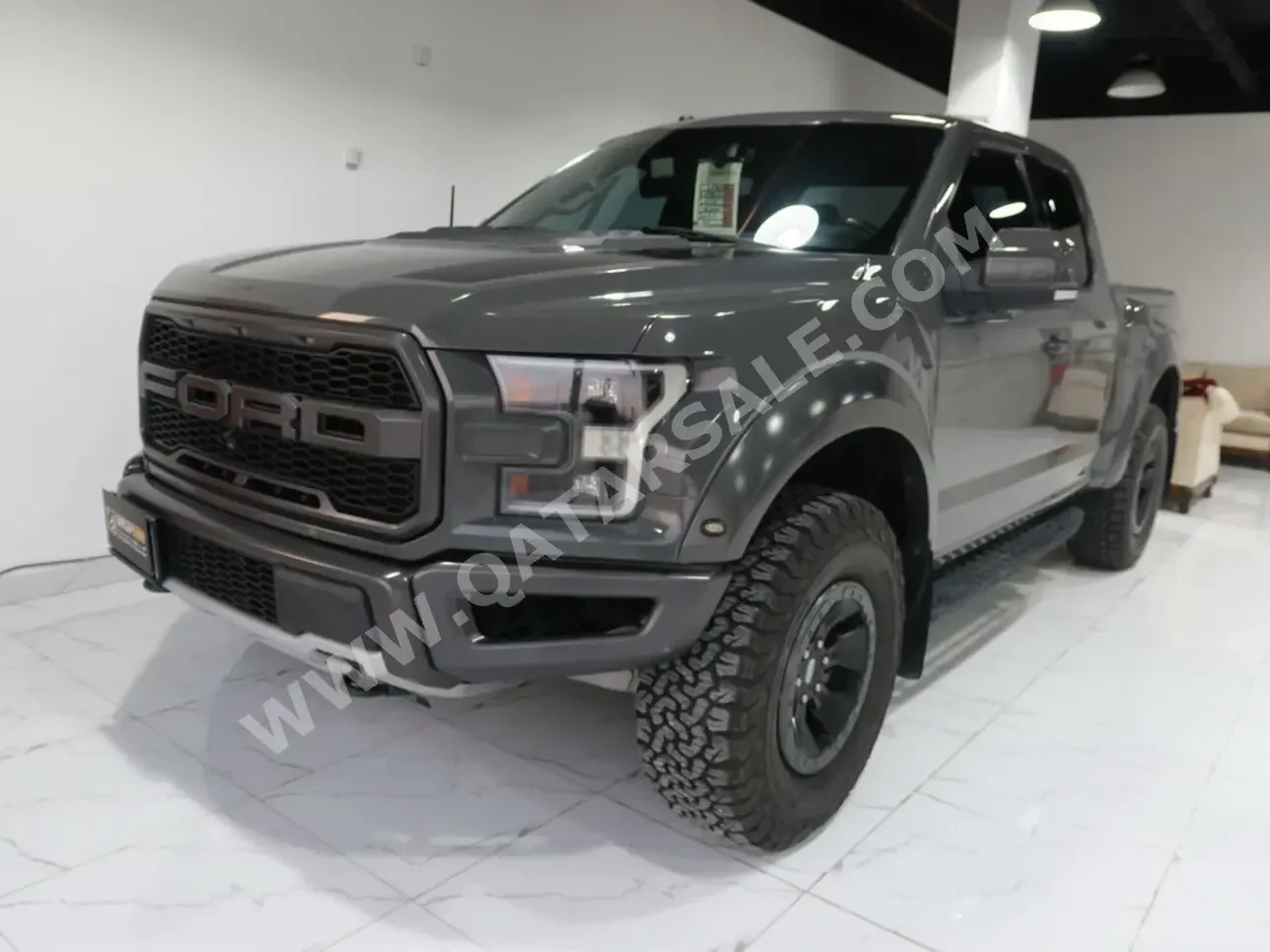 Ford  Raptor  SVT  2018  Automatic  176,000 Km  8 Cylinder  Four Wheel Drive (4WD)  Pick Up  Gray