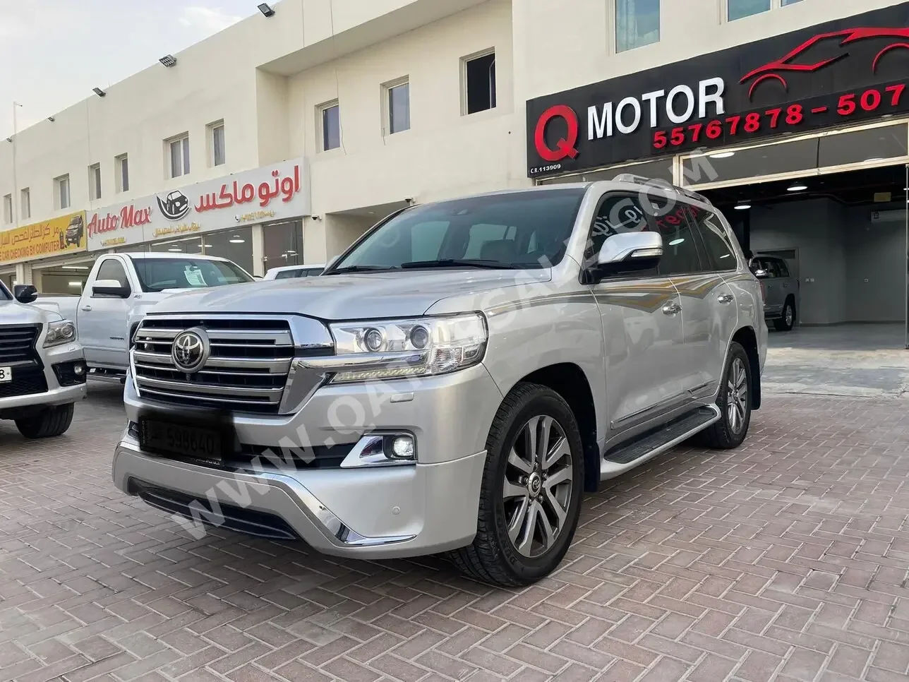 Toyota  Land Cruiser  VXS  2016  Automatic  266,000 Km  8 Cylinder  Four Wheel Drive (4WD)  SUV  Silver