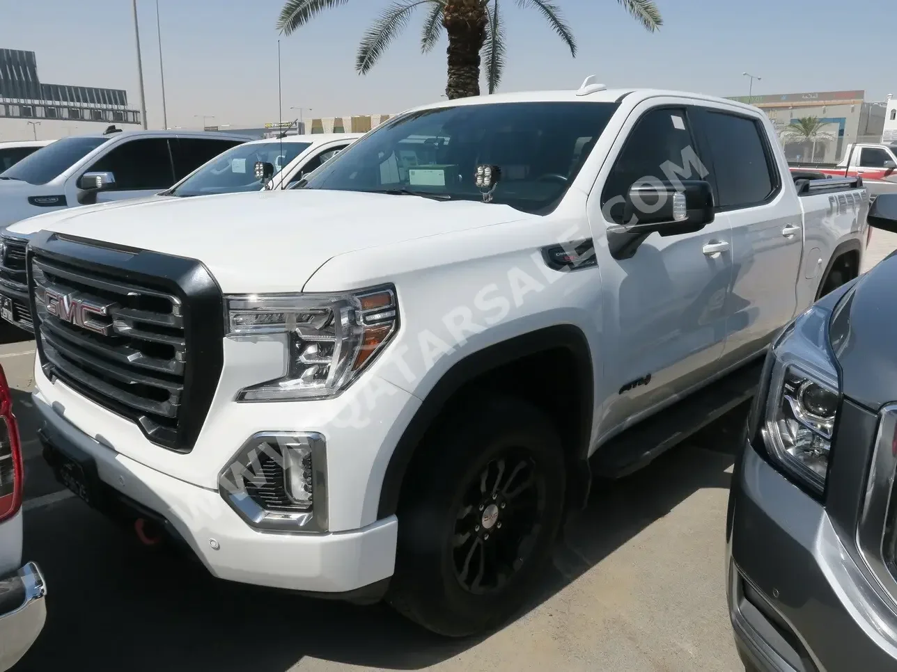  GMC  Sierra  AT4  2020  Automatic  148,000 Km  8 Cylinder  Four Wheel Drive (4WD)  Pick Up  White  With Warranty