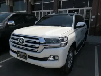Toyota  Land Cruiser  VXR White Edition  2017  Automatic  120,000 Km  8 Cylinder  Four Wheel Drive (4WD)  SUV  White
