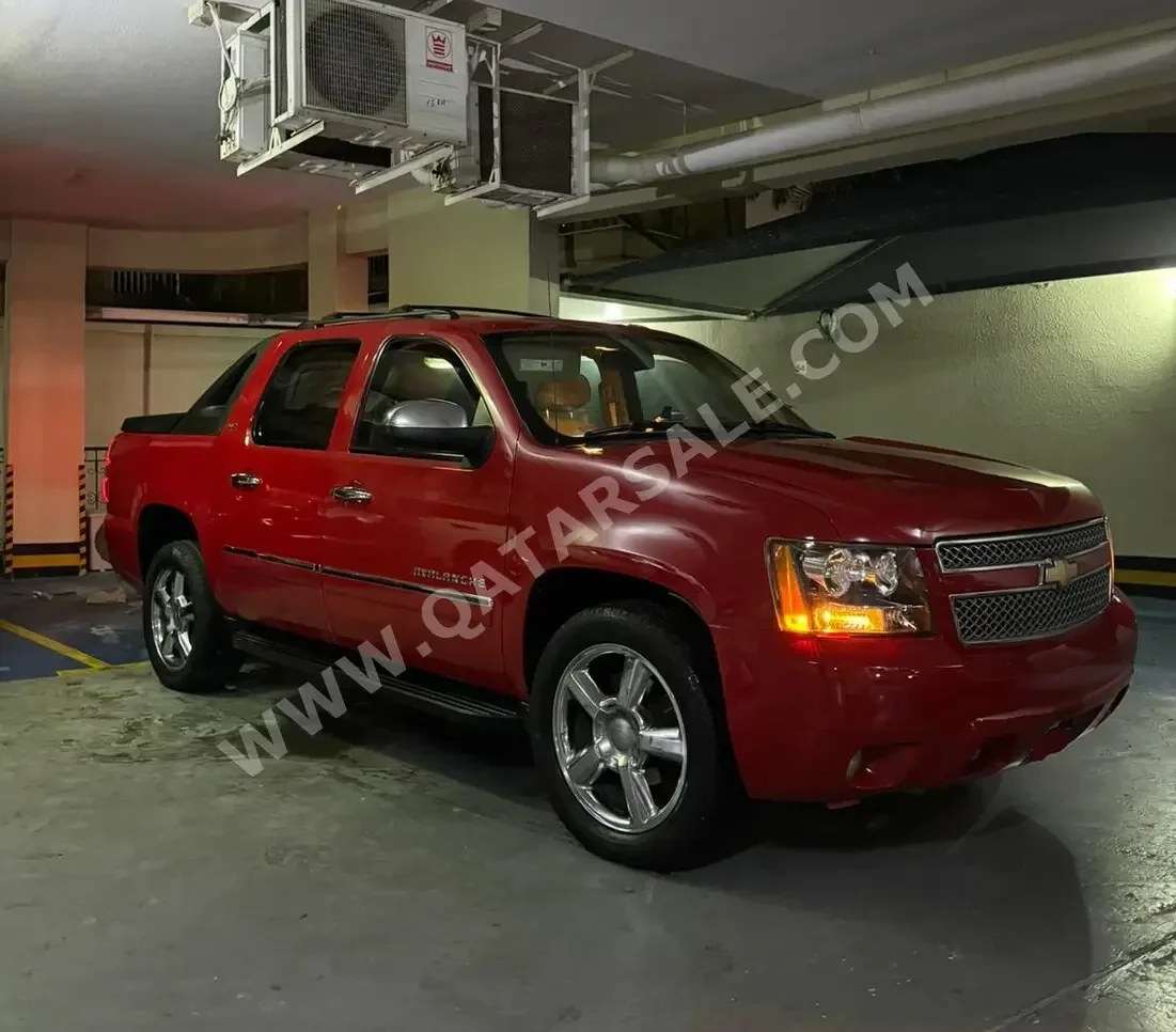 Chevrolet  Avalanche  2012  Automatic  167,000 Km  8 Cylinder  Four Wheel Drive (4WD)  SUV  Red