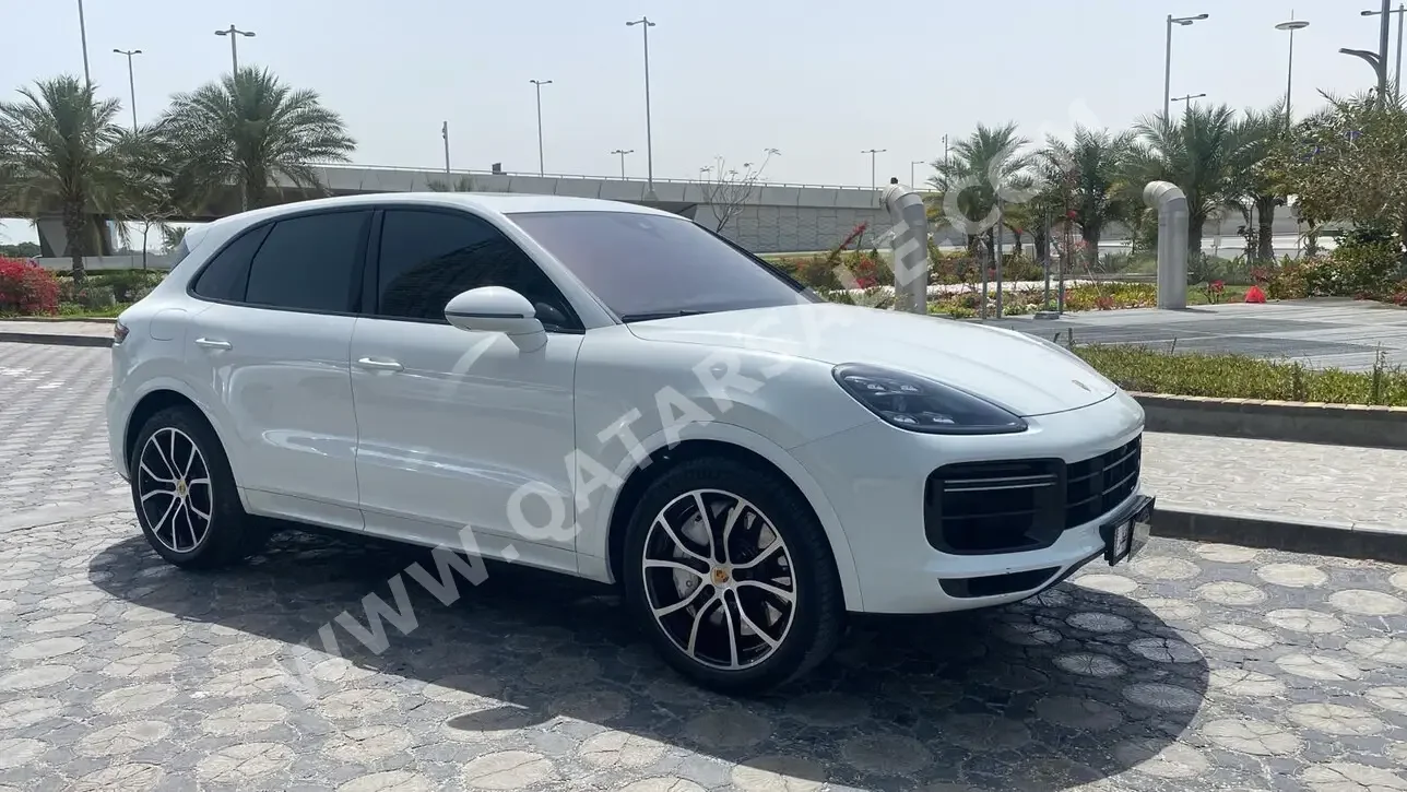  Porsche  Cayenne  2019  Automatic  72,000 Km  8 Cylinder  Four Wheel Drive (4WD)  SUV  White  With Warranty