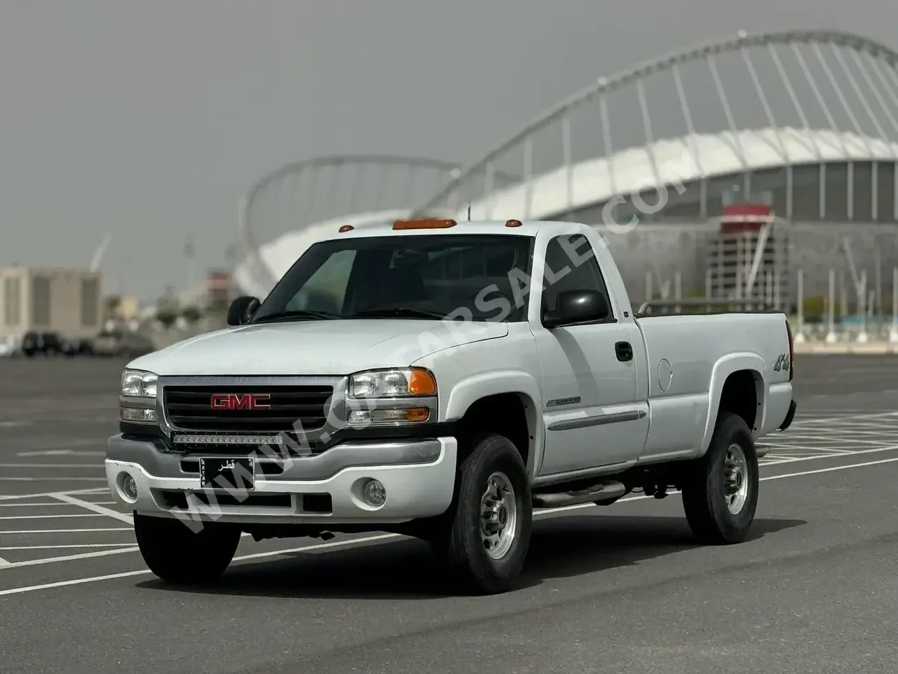 GMC  Sierra  2500 HD  2006  Automatic  359,000 Km  8 Cylinder  Four Wheel Drive (4WD)  Pick Up  White