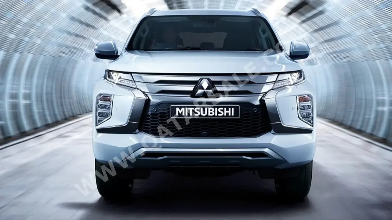 Mitsubishi  Montero Sport  4 Cylinder  SUV 4x4  White  2022
