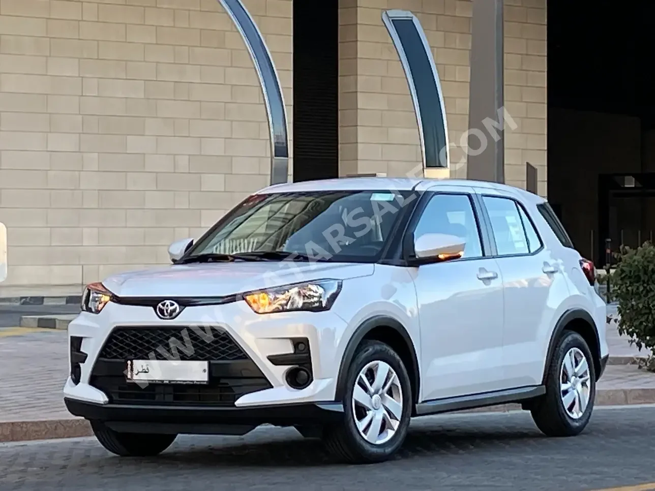 Toyota  Raize  2022  Automatic  26,000 Km  3 Cylinder  All Wheel Drive (AWD)  SUV  White  With Warranty