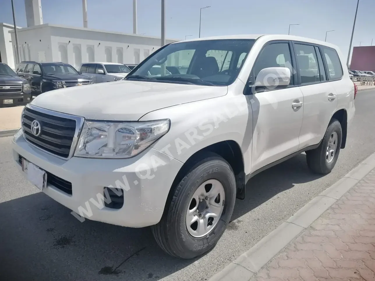 Toyota  Land Cruiser  G  2012  Automatic  38,000 Km  6 Cylinder  Four Wheel Drive (4WD)  SUV  White