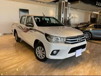 Toyota  Hilux  2020  Automatic  32,000 Km  4 Cylinder  Rear Wheel Drive (RWD)  Pick Up  White