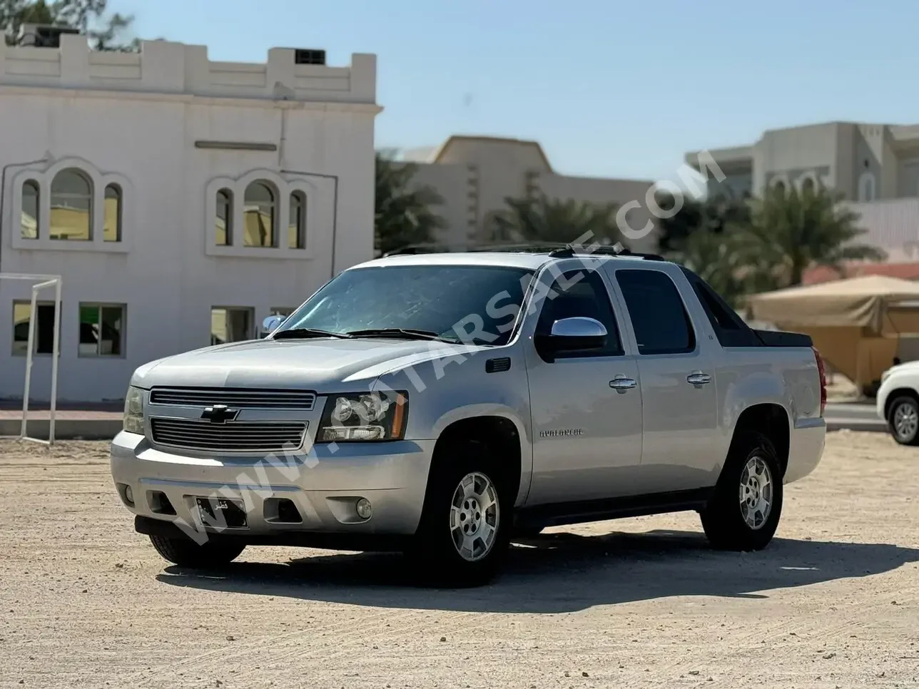 Chevrolet  Avalanche  2010  Automatic  174,000 Km  8 Cylinder  Four Wheel Drive (4WD)  Pick Up  Silver