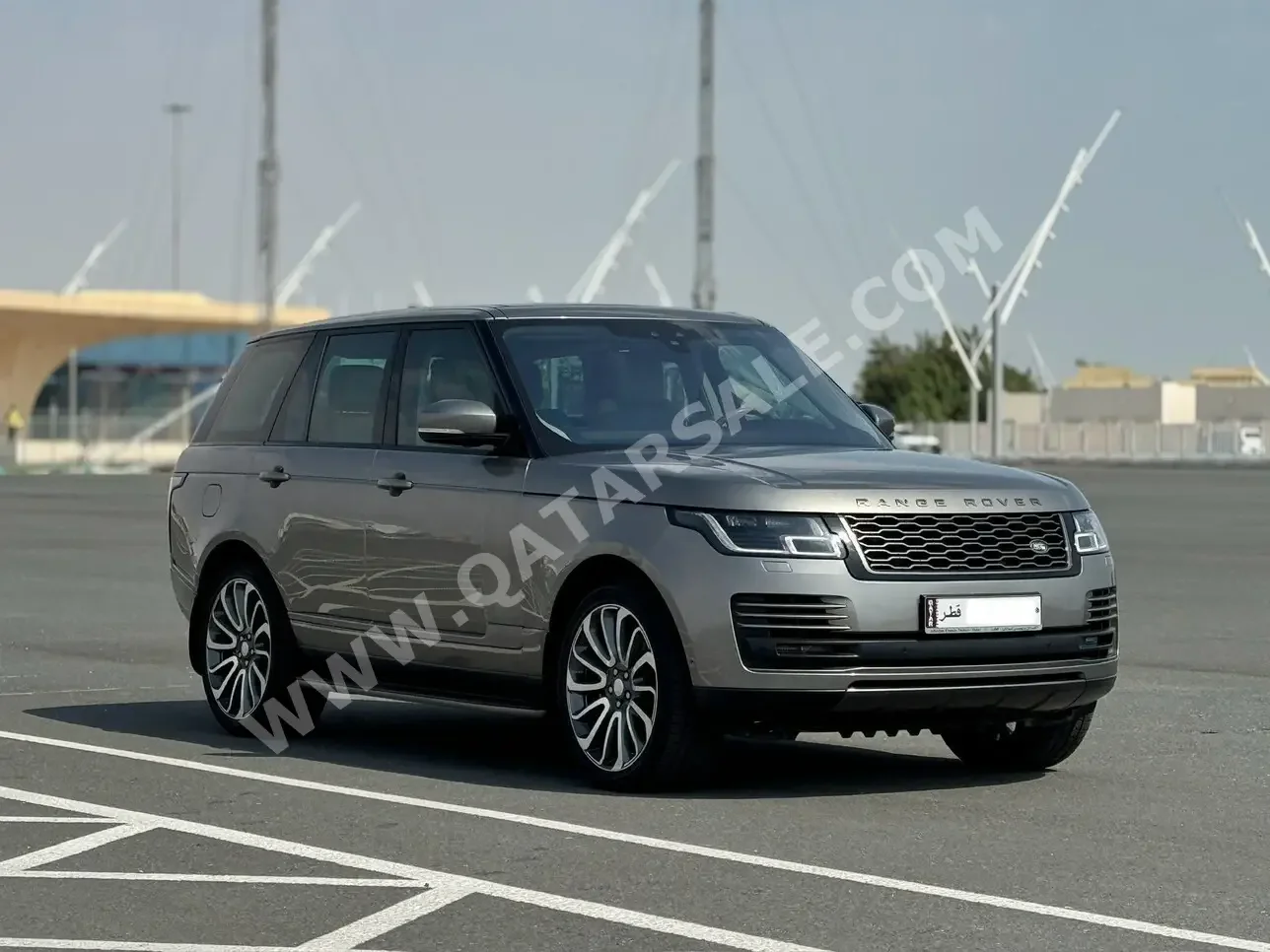 Land Rover  Range Rover  Vogue HSE  2018  Automatic  30,000 Km  6 Cylinder  Four Wheel Drive (4WD)  SUV  Gray