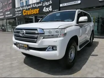  Toyota  Land Cruiser  GXR  2018  Automatic  220,000 Km  6 Cylinder  Four Wheel Drive (4WD)  SUV  White  With Warranty