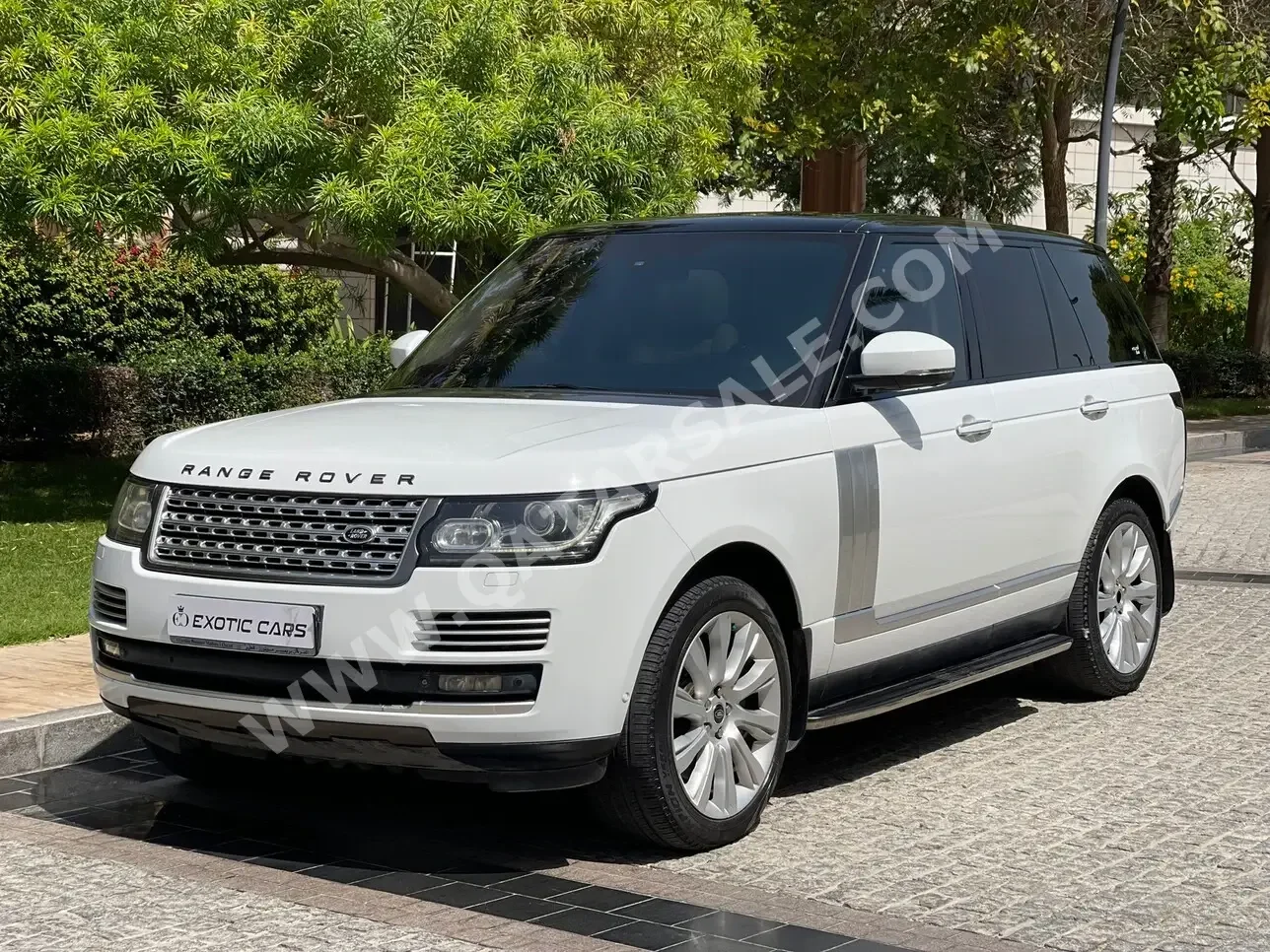 Land Rover  Range Rover  Vogue SE  2013  Automatic  167,000 Km  8 Cylinder  Four Wheel Drive (4WD)  SUV  White