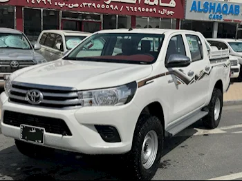 Toyota  Hilux  SR5  2024  Automatic  2,000 Km  4 Cylinder  Four Wheel Drive (4WD)  Pick Up  White  With Warranty