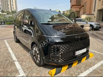 Hyundai  Staria  2022  Automatic  21,500 Km  6 Cylinder  Front Wheel Drive (FWD)  Van / Bus  Black  With Warranty
