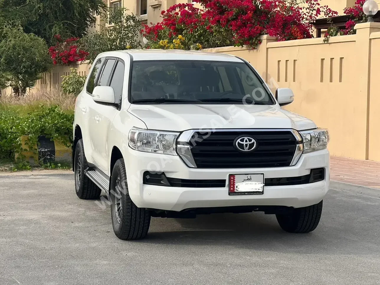 Toyota  Land Cruiser  G  2020  Automatic  160,000 Km  6 Cylinder  Four Wheel Drive (4WD)  SUV  White