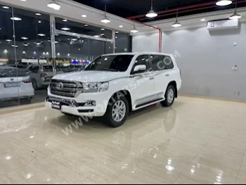 Toyota  Land Cruiser  GXR  2018  Automatic  42,000 Km  8 Cylinder  Four Wheel Drive (4WD)  SUV  White