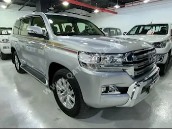  Toyota  Land Cruiser  GXR  2016  Automatic  175,000 Km  8 Cylinder  Four Wheel Drive (4WD)  SUV  Silver  With Warranty