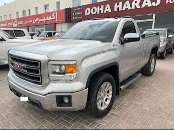 GMC  Sierra  1500  2014  Automatic  199,000 Km  8 Cylinder  Four Wheel Drive (4WD)  Pick Up  Silver