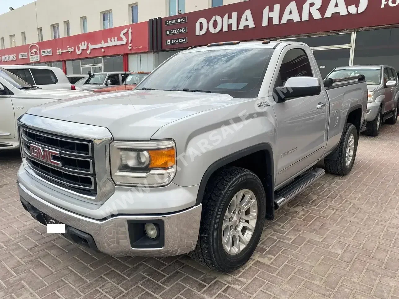 GMC  Sierra  1500  2014  Automatic  199,000 Km  8 Cylinder  Four Wheel Drive (4WD)  Pick Up  Silver