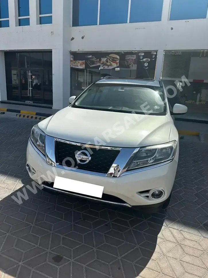 Nissan  Pathfinder  SV  2014  Automatic  77,000 Km  6 Cylinder  Four Wheel Drive (4WD)  SUV  White