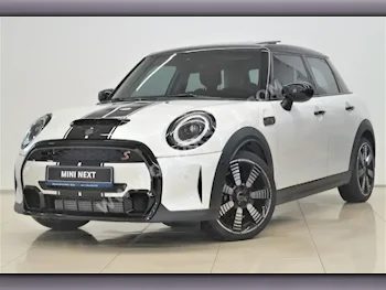 Mini  Cooper  S  2023  Automatic  14,400 Km  4 Cylinder  Front Wheel Drive (FWD)  Hatchback  White  With Warranty