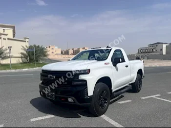 Chevrolet  Silverado  Trail Boss  2021  Automatic  106,000 Km  8 Cylinder  Four Wheel Drive (4WD)  Pick Up  White