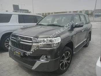 Toyota  Land Cruiser  VXR- Grand Touring S  2020  Automatic  127,000 Km  8 Cylinder  Four Wheel Drive (4WD)  SUV  Gray