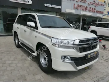  Toyota  Land Cruiser  VXR  2021  Automatic  83,000 Km  8 Cylinder  Four Wheel Drive (4WD)  SUV  White  With Warranty