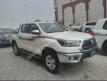 Toyota  Hilux  2022  Manual  1,000 Km  4 Cylinder  Four Wheel Drive (4WD)  Pick Up  White  With Warranty