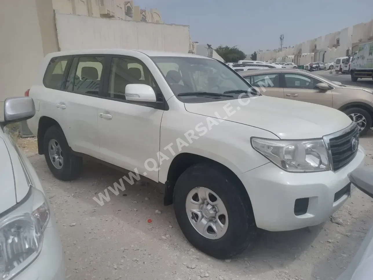Toyota  Land Cruiser  G  2012  Automatic  28,000 Km  6 Cylinder  Four Wheel Drive (4WD)  SUV  White