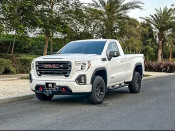 GMC  Sierra  AT4  2022  Automatic  13,000 Km  8 Cylinder  Four Wheel Drive (4WD)  Pick Up  White  With Warranty